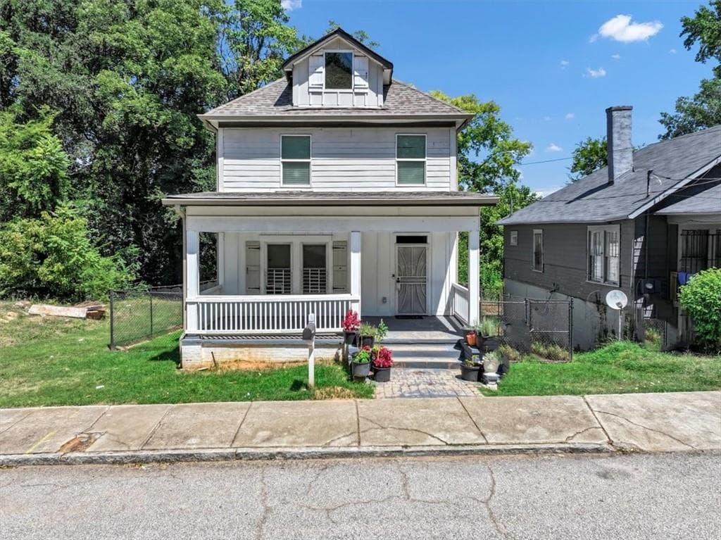 5 bedroom, 4 bathroom, 1,840 sq ft single family residence under contract at 893 Mitchell Street, Atlanta, GA 30314 — photo 2