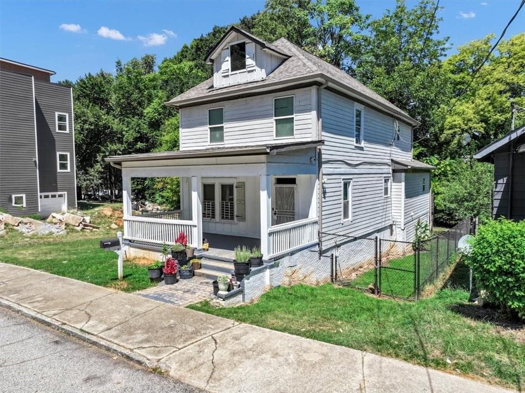 5 bedroom, 4 bathroom, 1,840 sq ft single family residence under contract at 893 Mitchell Street, Atlanta, GA 30314 — photo 3