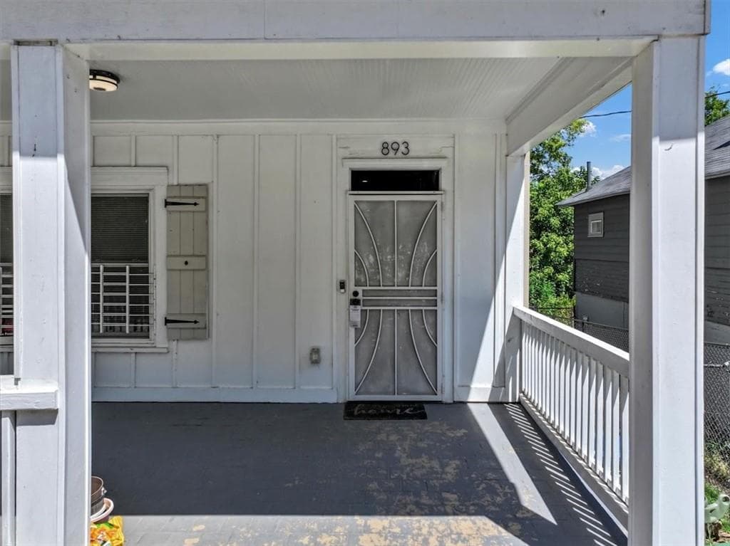 5 bedroom, 4 bathroom, 1,840 sq ft single family residence under contract at 893 Mitchell Street, Atlanta, GA 30314 — photo 5