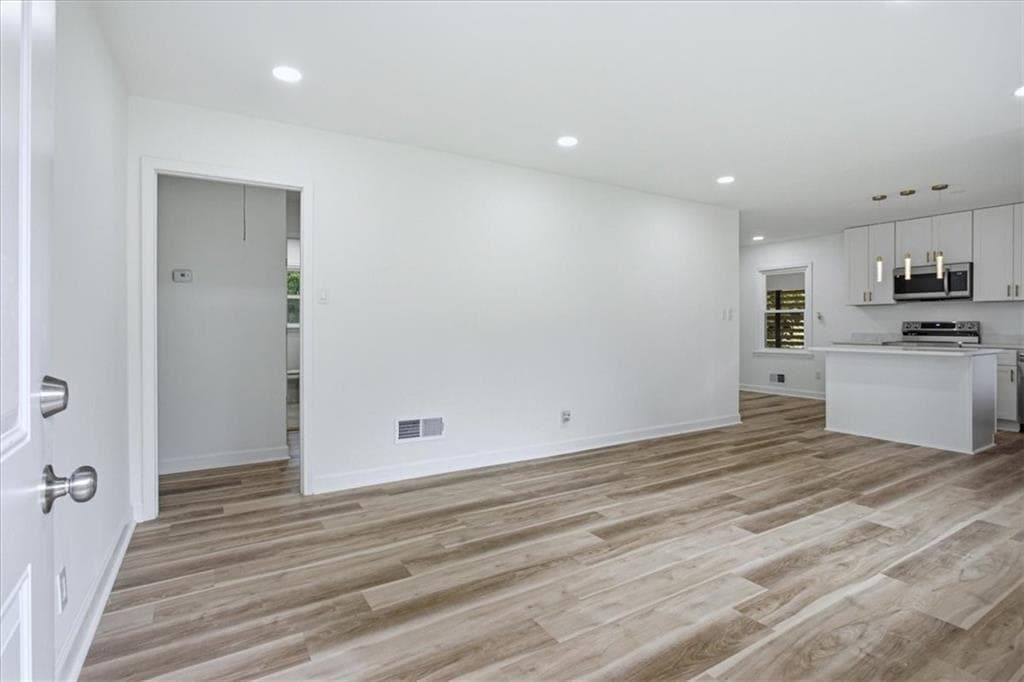 3 bedroom, 2 bathroom, 1,290 sq ft single family residence for sale at 2101 East Drive, Decatur, GA 30032 — photo 3