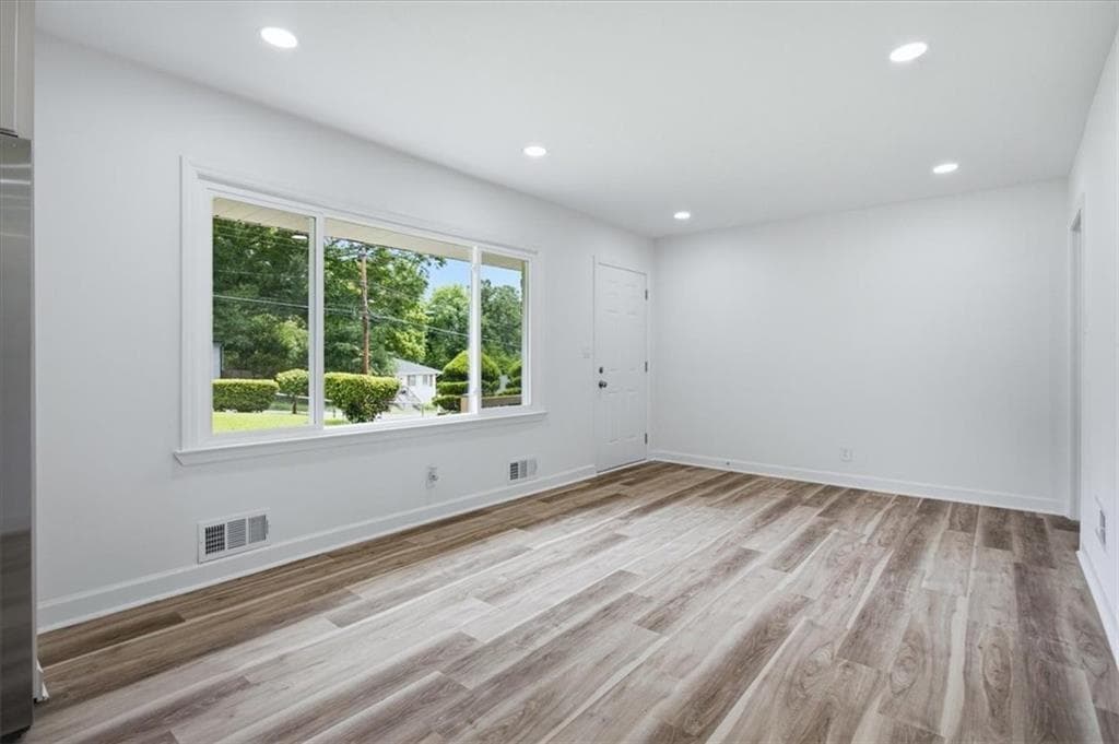 3 bedroom, 2 bathroom, 1,290 sq ft single family residence for sale at 2101 East Drive, Decatur, GA 30032 — photo 4