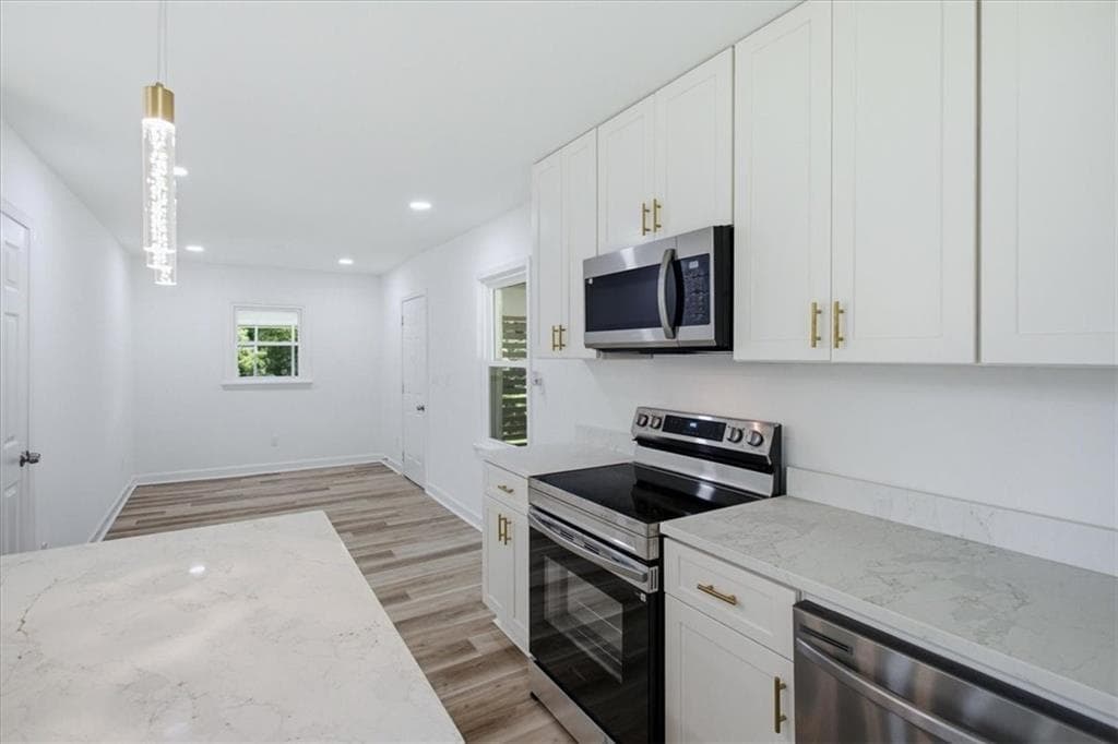 3 bedroom, 2 bathroom, 1,290 sq ft single family residence for sale at 2101 East Drive, Decatur, GA 30032 — photo 8