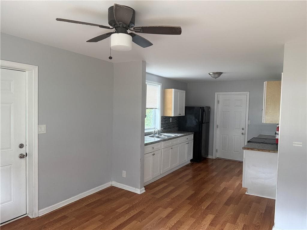 3 bedroom, 2 bathroom, 976 sq ft single family residence for sale at 2557 Loghaven Drive, Atlanta, GA 30318 — photo 7