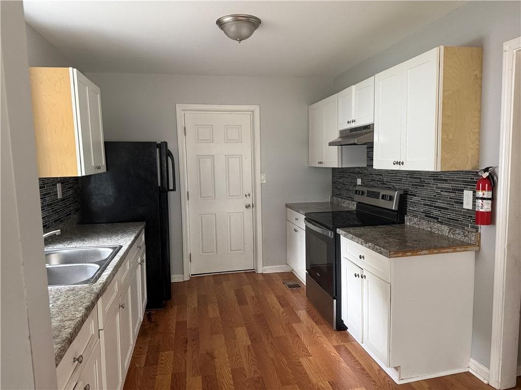 3 bedroom, 2 bathroom, 976 sq ft single family residence for sale at 2557 Loghaven Drive, Atlanta, GA 30318 — photo 10