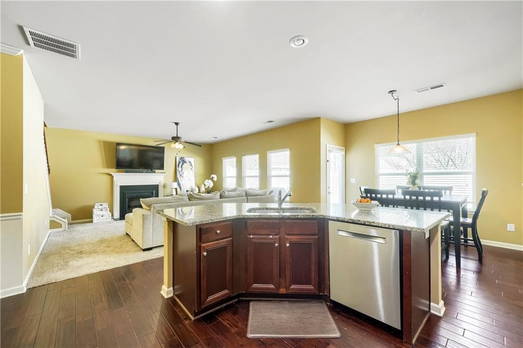 5 bedroom, 3 bathroom, 2,870 sq ft single family residence under contract at 98 Village Park Drive, Newnan, GA 30265 — photo 9