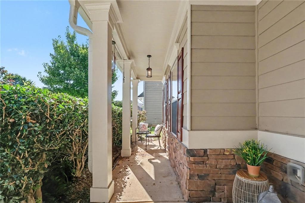 6 bedroom, 4 bathroom, 3,384 sq ft single family residence under contract at 364 Ivy Chase Loop, Dallas, GA 30157 — photo 4