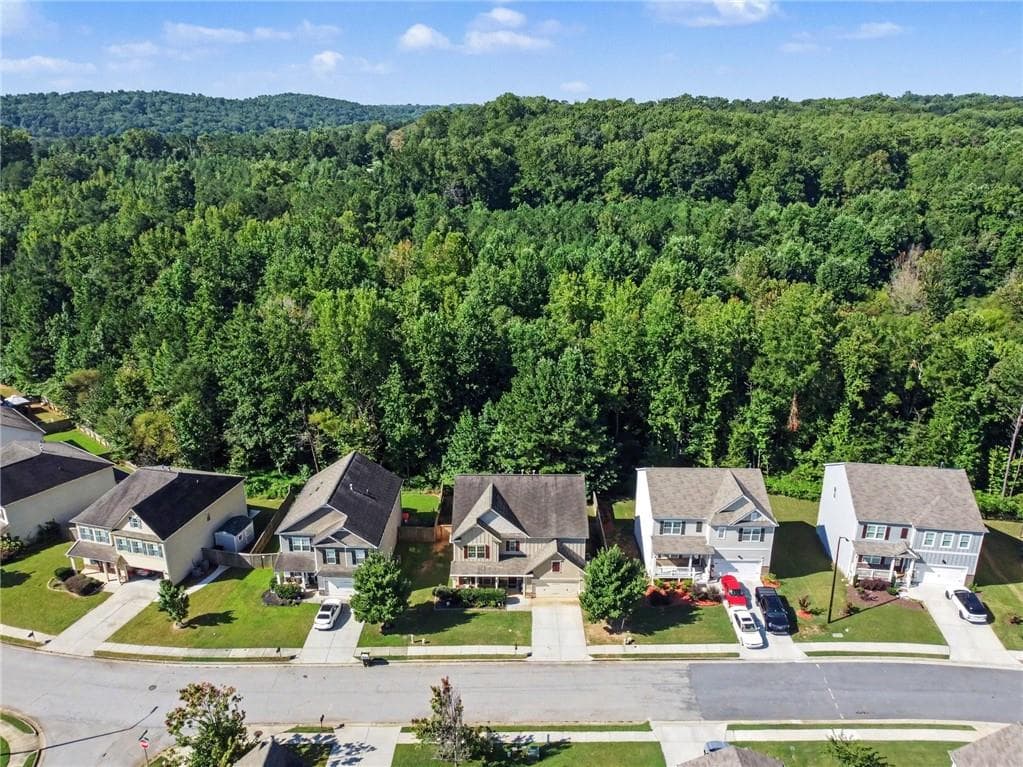 6 bedroom, 4 bathroom, 3,384 sq ft single family residence under contract at 364 Ivy Chase Loop, Dallas, GA 30157 — photo 2