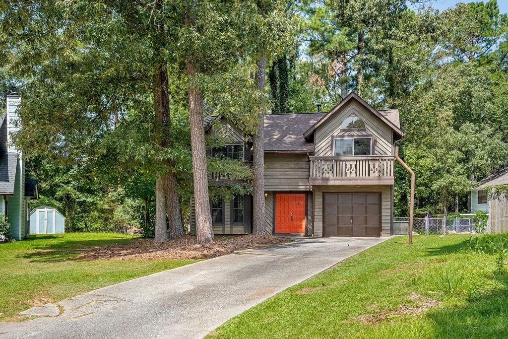 1043 Ascot Court