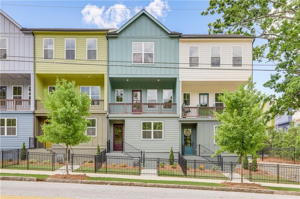 3 bedroom, 3 bathroom, 1,500 sq ft townhouse for sale at 1390 Cozy Circle, Atlanta, GA 30326
