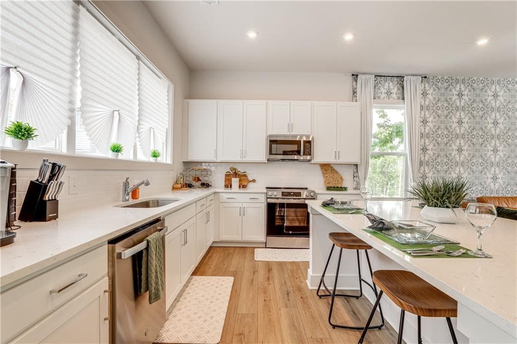 3 bedroom, 3 bathroom, 1,500 sq ft townhouse for sale at 1390 Cozy Circle, Atlanta, GA 30326 — photo 4