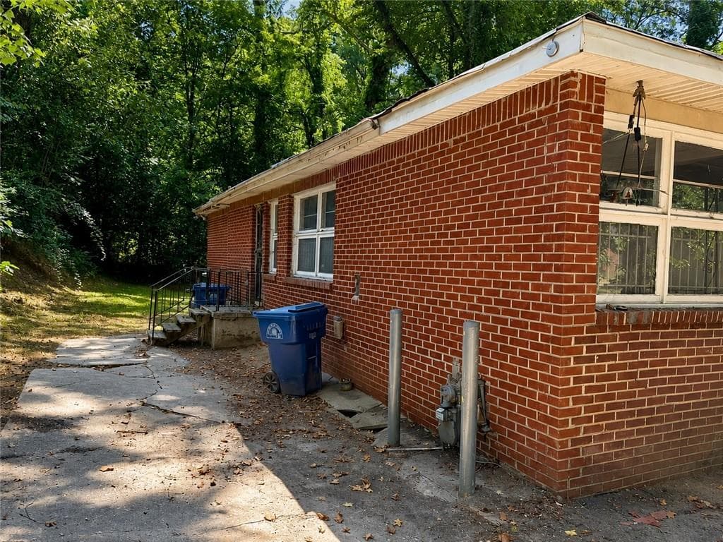 3 bedroom, 2 bathroom, 1,372 sq ft single family residence for sale at 223 Childs Drive, Atlanta, GA 30314 — photo 2