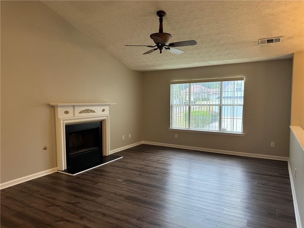 4 bedroom, 3 bathroom, 2,013 sq ft single family residence under contract at 334 Summer Hill Circle, Stockbridge, GA 30281 — photo 2