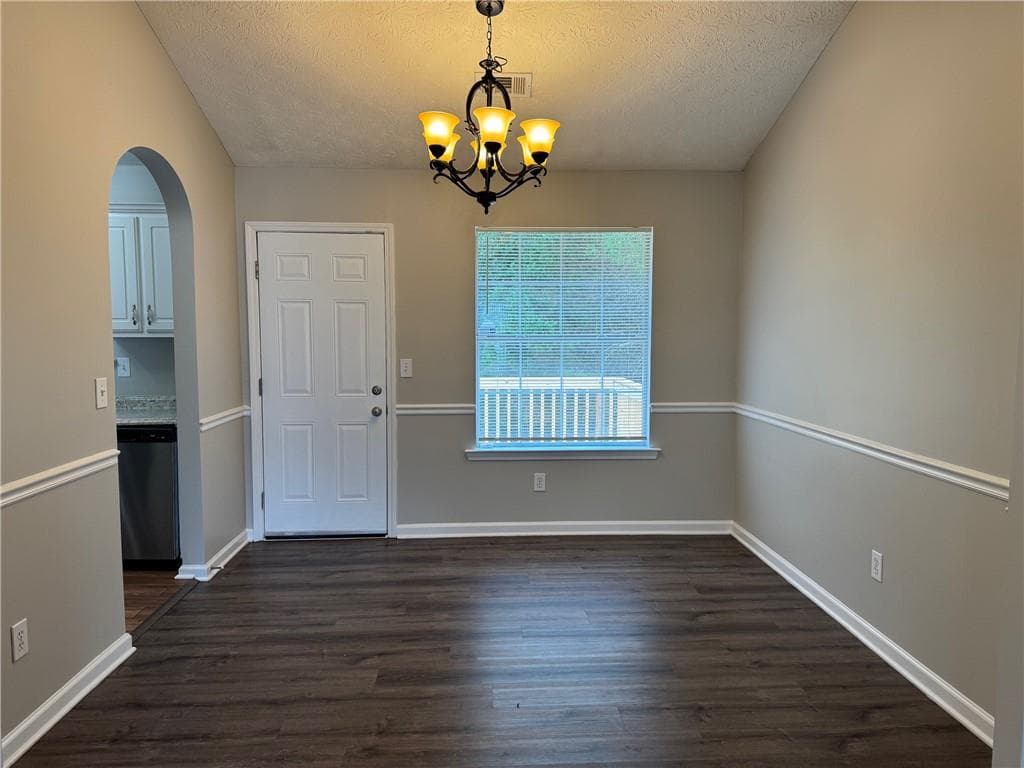4 bedroom, 3 bathroom, 2,013 sq ft single family residence under contract at 334 Summer Hill Circle, Stockbridge, GA 30281 — photo 3