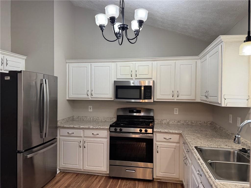 4 bedroom, 3 bathroom, 2,013 sq ft single family residence under contract at 334 Summer Hill Circle, Stockbridge, GA 30281 — photo 5