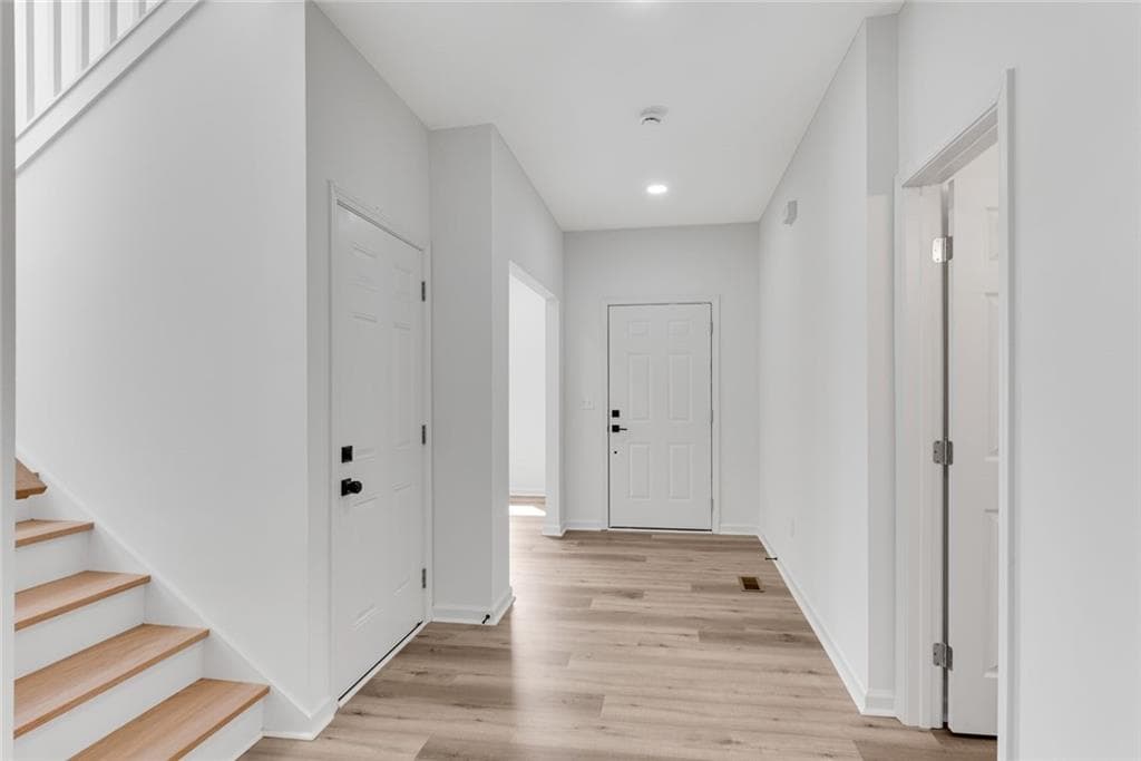 4 bedroom, 3 bathroom, 2,255 sq ft single family residence for sale at 3414 Ashford Loop, Ellenwood, GA 30294 — photo 3
