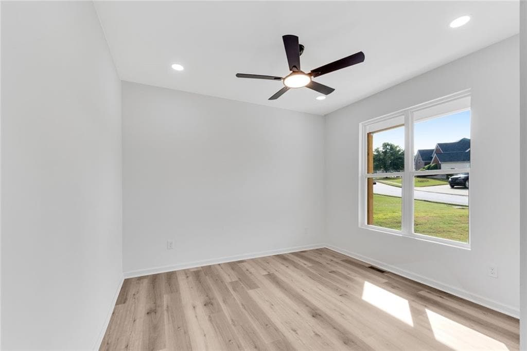 4 bedroom, 3 bathroom, 2,255 sq ft single family residence for sale at 3414 Ashford Loop, Ellenwood, GA 30294 — photo 4