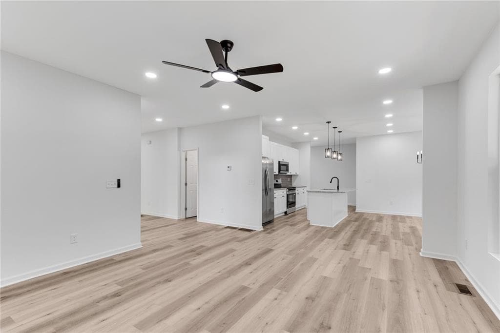 4 bedroom, 3 bathroom, 2,255 sq ft single family residence for sale at 3414 Ashford Loop, Ellenwood, GA 30294 — photo 6