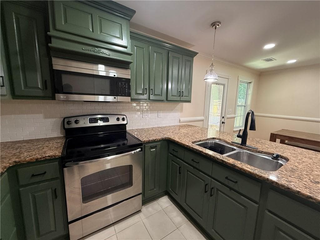 4 bedroom, 3 bathroom, 1,338 sq ft single family residence under contract at 2831 Pebblebrook Court, Buford, GA 30518 — photo 7