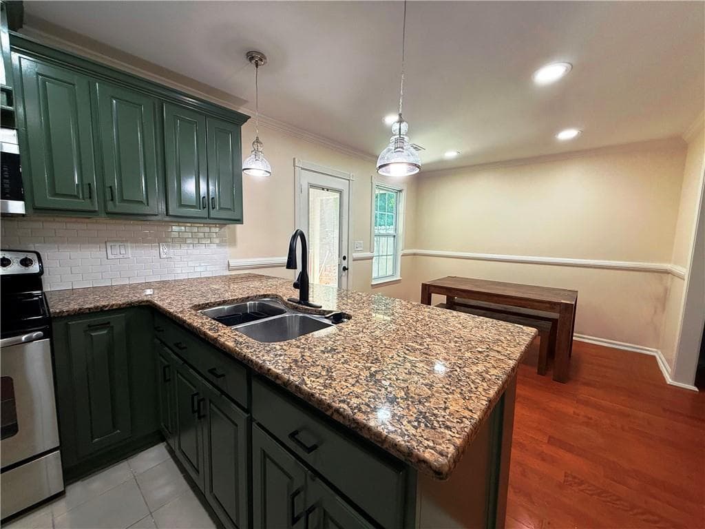 4 bedroom, 3 bathroom, 1,338 sq ft single family residence under contract at 2831 Pebblebrook Court, Buford, GA 30518 — photo 8