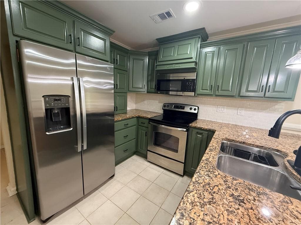 4 bedroom, 3 bathroom, 1,338 sq ft single family residence under contract at 2831 Pebblebrook Court, Buford, GA 30518 — photo 9