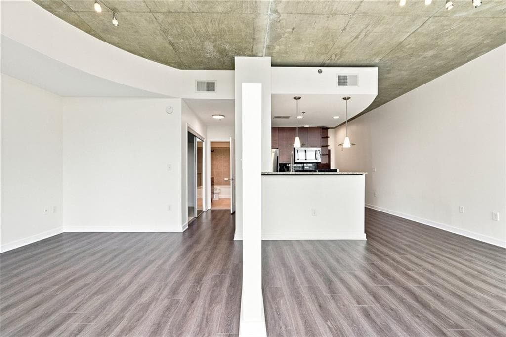 1 bedroom, 1 bathroom, 736 sq ft condominium for sale at 3324 Peachtree Road 808, Atlanta, GA 30326 — photo 5