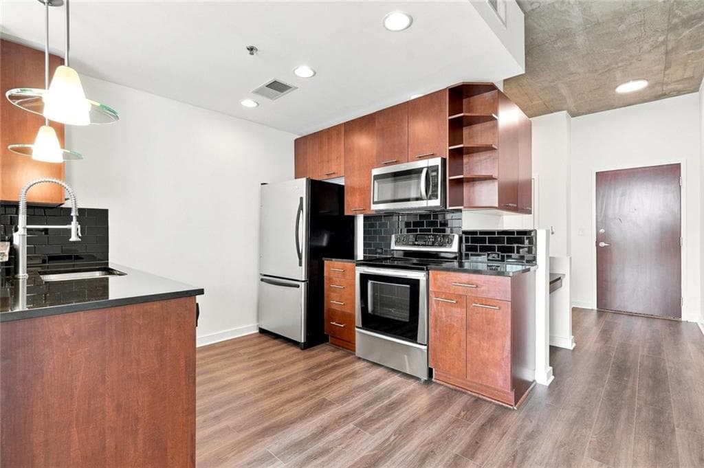 1 bedroom, 1 bathroom, 736 sq ft condominium for sale at 3324 Peachtree Road 808, Atlanta, GA 30326 — photo 7