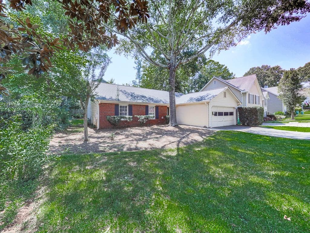 3 bedroom, 2 bathroom, 1,507 sq ft single family residence for sale at 650 Radford Circle, Woodstock, GA 30188 — photo 3