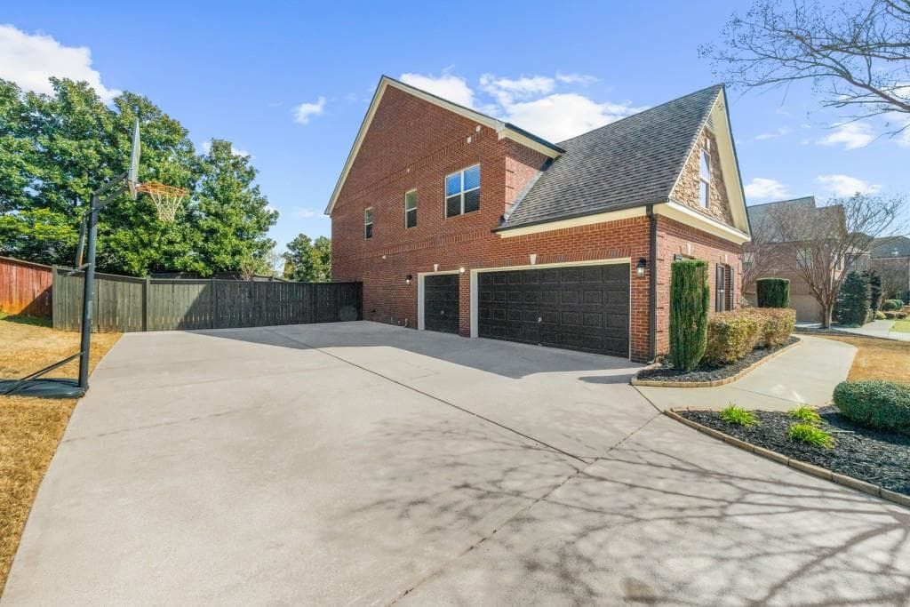 6 bedroom, 5 bathroom, 5,360 sq ft single family residence for sale at 5050 Savannah Run, Cumming, GA 30040 — photo 3