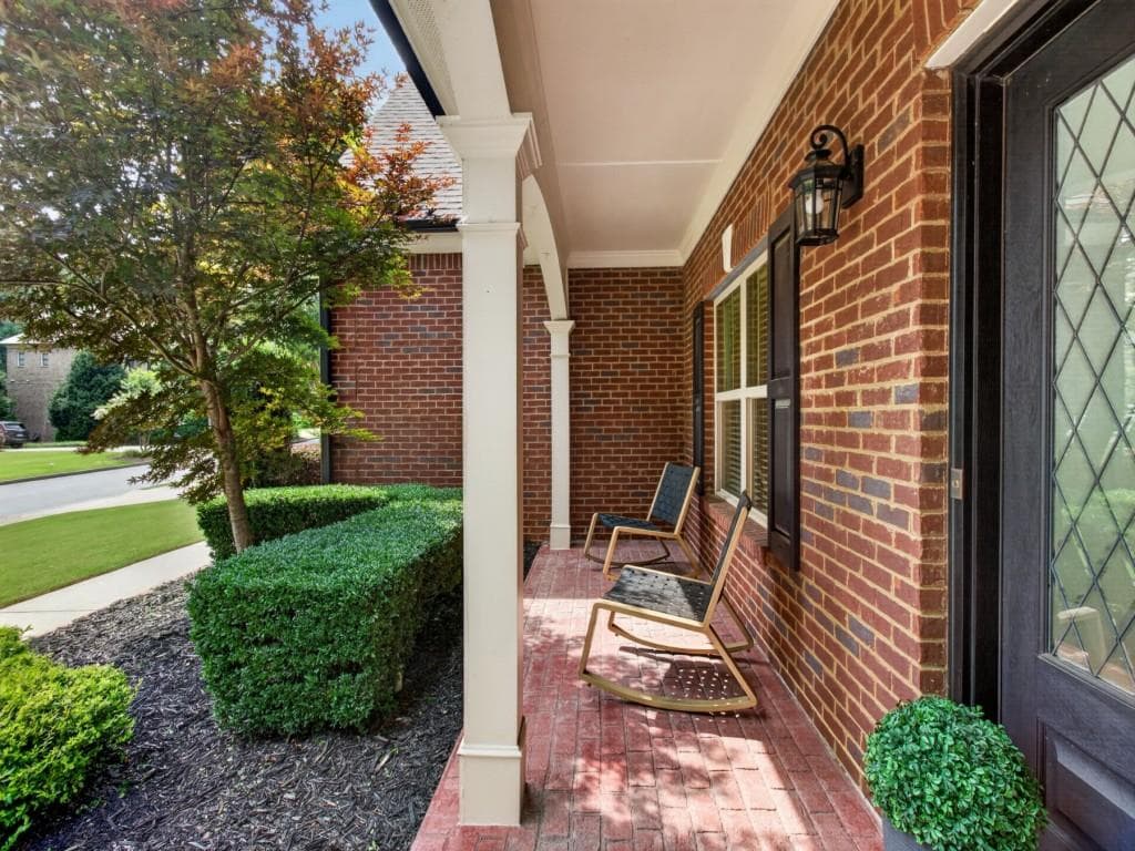 6 bedroom, 5 bathroom, 5,360 sq ft single family residence for sale at 5050 Savannah Run, Cumming, GA 30040 — photo 5