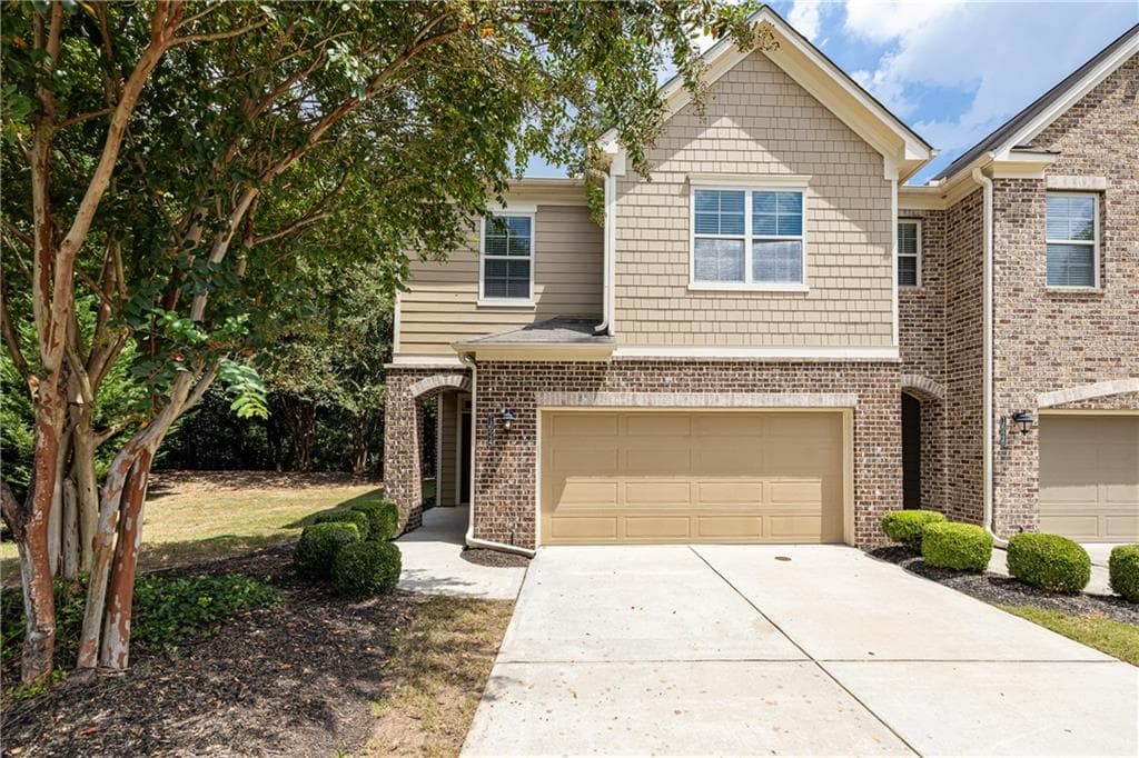 3 bedroom, 3 bathroom, 2,068 sq ft townhouse under contract at 1624 Lenox Overlook Road, Atlanta, GA 30329