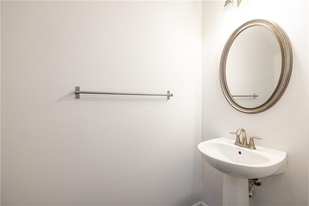 3 bedroom, 3 bathroom, 2,068 sq ft townhouse under contract at 1624 Lenox Overlook Road, Atlanta, GA 30329 — photo 3