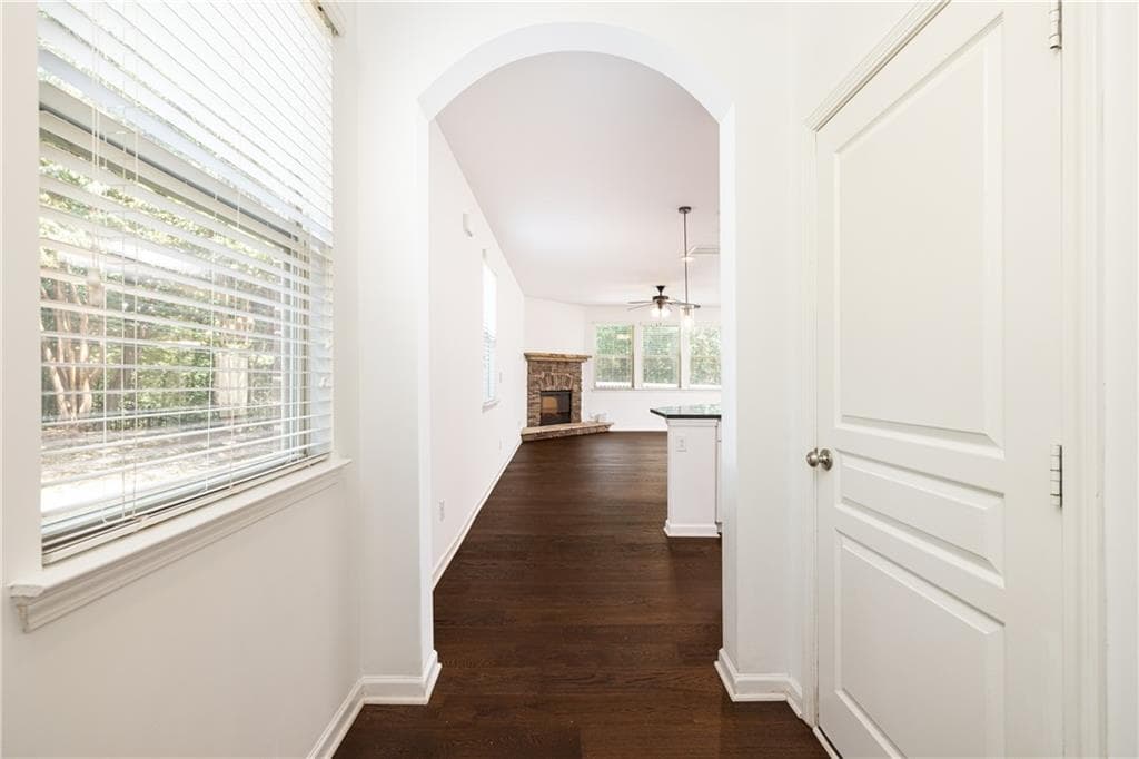 3 bedroom, 3 bathroom, 2,068 sq ft townhouse under contract at 1624 Lenox Overlook Road, Atlanta, GA 30329 — photo 5