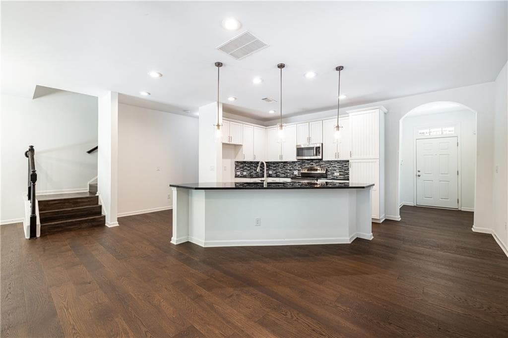 3 bedroom, 3 bathroom, 2,068 sq ft townhouse under contract at 1624 Lenox Overlook Road, Atlanta, GA 30329 — photo 6