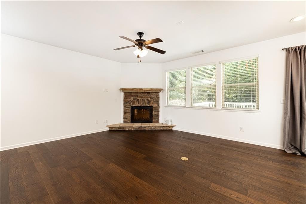 3 bedroom, 3 bathroom, 2,068 sq ft townhouse under contract at 1624 Lenox Overlook Road, Atlanta, GA 30329 — photo 8