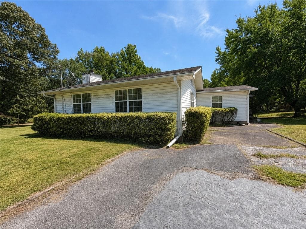 3 bedroom, 2 bathroom, 2,338 sq ft single family residence for sale at 335 Springdale Road, Stockbridge, GA 30281 — photo 2