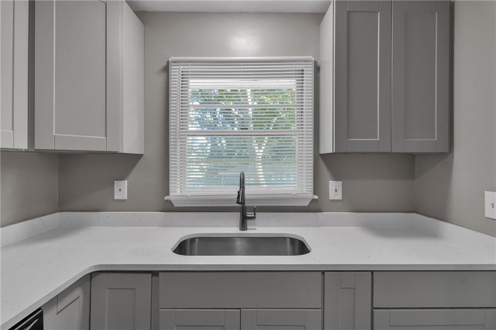 3 bedroom, 2 bathroom, 1,350 sq ft single family residence for sale at 506 Pineridge Drive, Forest Park, GA 30297 — photo 7