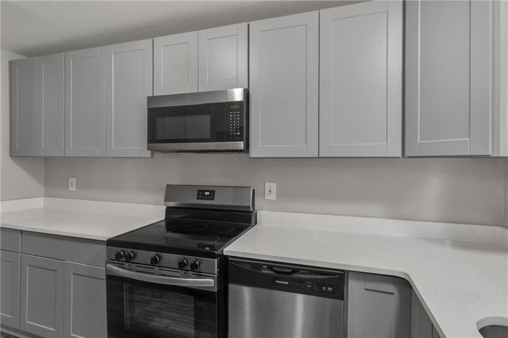 3 bedroom, 2 bathroom, 1,350 sq ft single family residence for sale at 506 Pineridge Drive, Forest Park, GA 30297 — photo 8