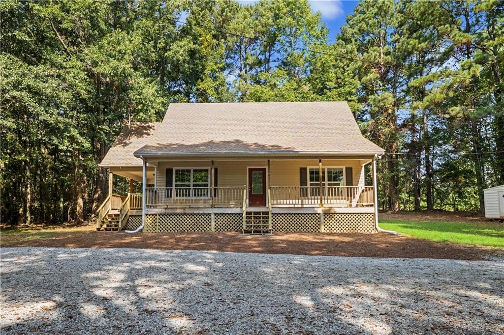 3 bedroom, 2 bathroom, 1,365 sq ft single family residence under contract at 3797 Jonathans Roost Road, Williamson, GA 30292