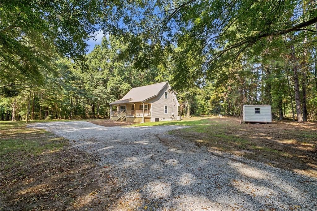 3 bedroom, 2 bathroom, 1,365 sq ft single family residence under contract at 3797 Jonathans Roost Road, Williamson, GA 30292 — photo 3