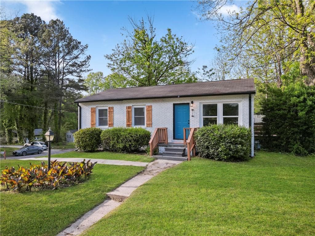 4 bedroom, 3 bathroom, 1,850 sq ft single family residence for sale at 3155 Delmar Lane, Atlanta, GA 30311 — photo 2
