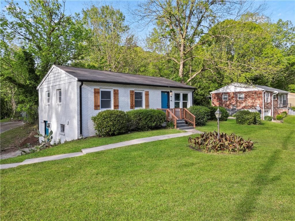 4 bedroom, 3 bathroom, 1,850 sq ft single family residence for sale at 3155 Delmar Lane, Atlanta, GA 30311 — photo 3