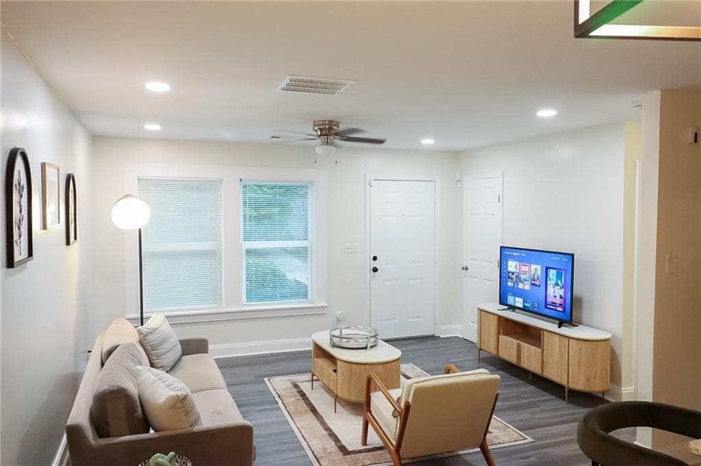 4 bedroom, 3 bathroom, 1,850 sq ft single family residence for sale at 3155 Delmar Lane, Atlanta, GA 30311 — photo 8