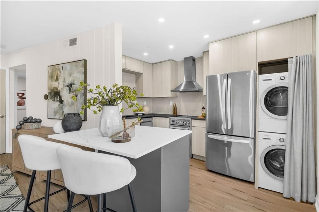 1 bedroom, 1 bathroom, 725 sq ft condominium for sale at 120 Alden Avenue C2, Atlanta, GA 30309 — photo 2