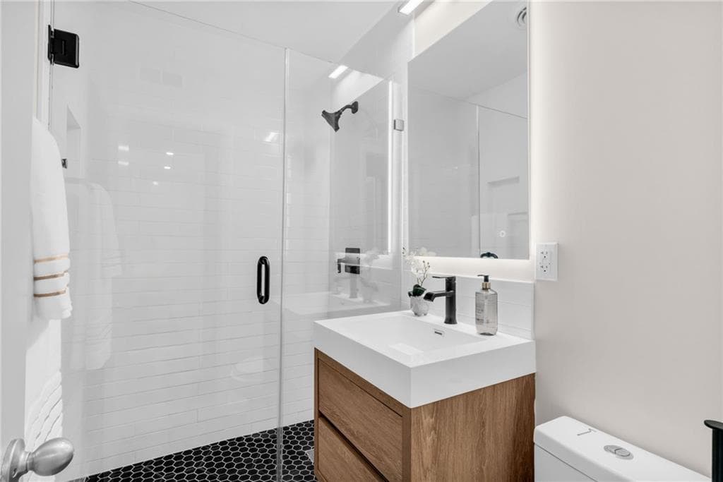 1 bedroom, 1 bathroom, 725 sq ft condominium for sale at 120 Alden Avenue C2, Atlanta, GA 30309 — photo 4