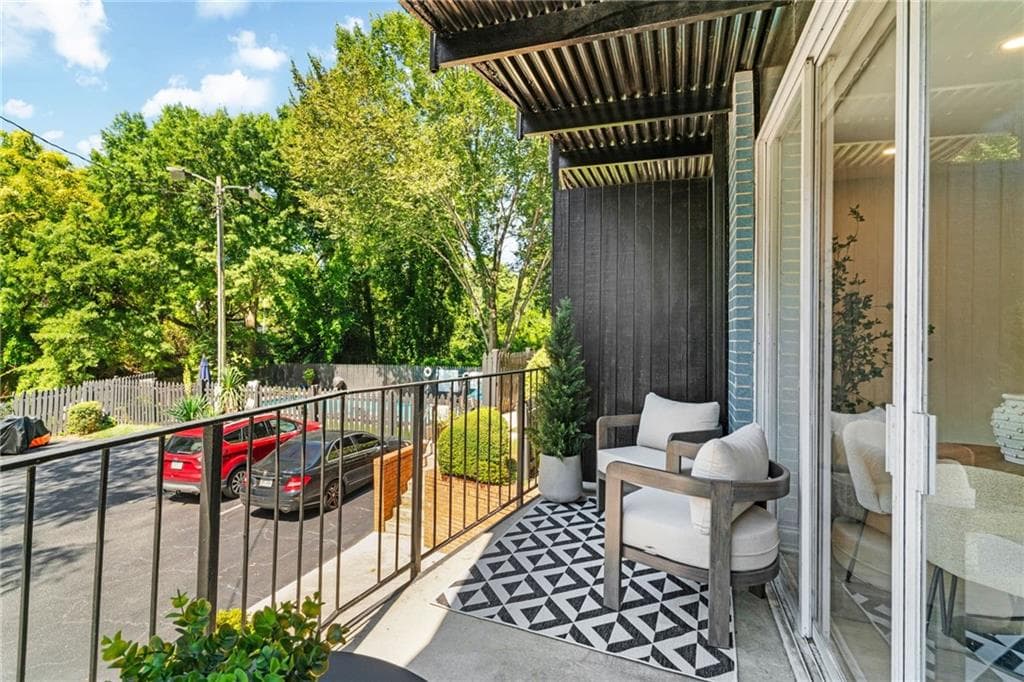 1 bedroom, 1 bathroom, 725 sq ft condominium for sale at 120 Alden Avenue C2, Atlanta, GA 30309 — photo 5