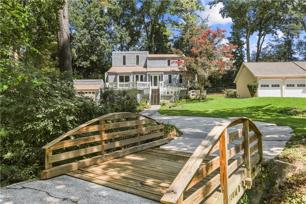 3 bedroom, 3 bathroom, 2,580 sq ft single family residence under contract at 2753 Holly Ridge Circle, Marietta, GA 30062 — photo 2