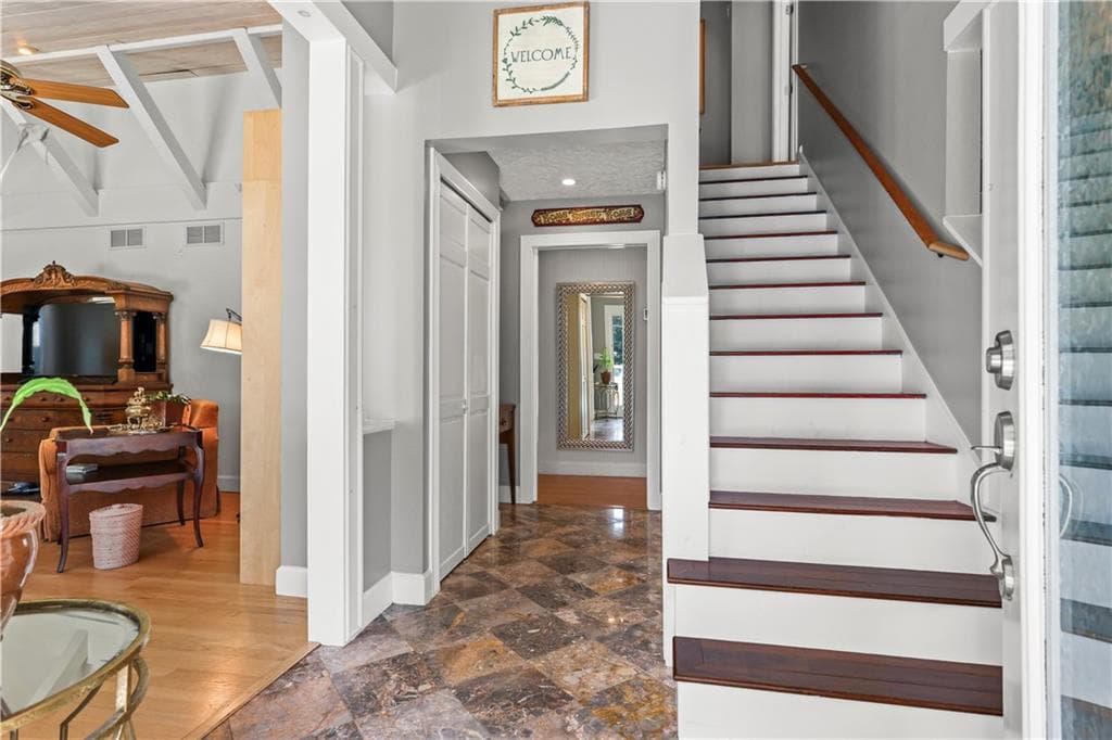 3 bedroom, 3 bathroom, 2,580 sq ft single family residence under contract at 2753 Holly Ridge Circle, Marietta, GA 30062 — photo 3