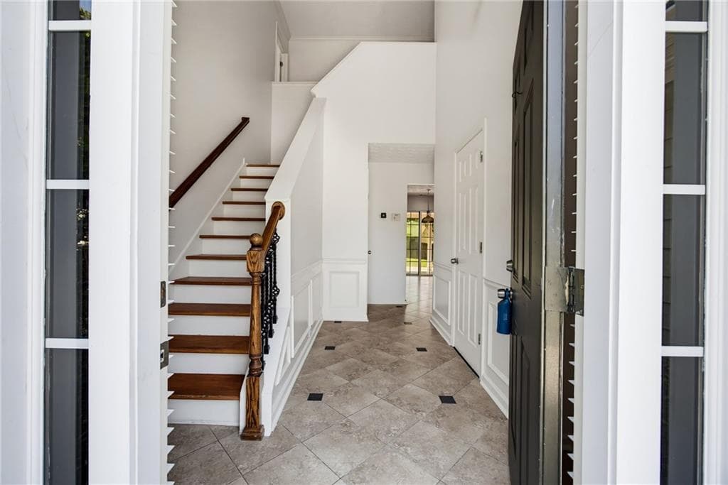 4 bedroom, 3 bathroom, 2,552 sq ft single family residence for sale at 5212 Pine Branch Circle, Sugar Hill, GA 30518 — photo 4