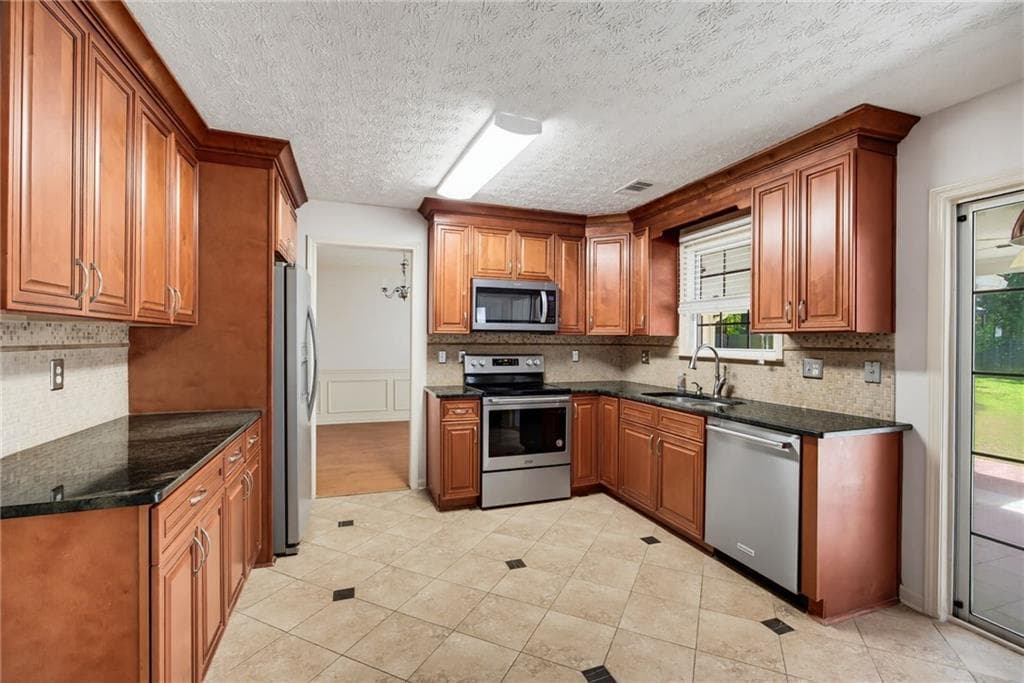 4 bedroom, 3 bathroom, 2,552 sq ft single family residence for sale at 5212 Pine Branch Circle, Sugar Hill, GA 30518 — photo 10