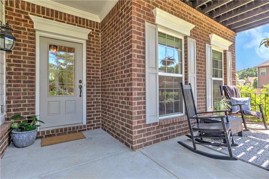 4 bedroom, 3 bathroom, 2,810 sq ft single family residence under contract at 330 Lockwood Place, Alpharetta, GA 30004 — photo 6